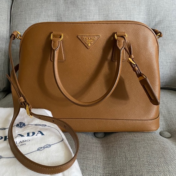 Authentic Prada Tote in Saffiano Lux. - Picture 1 of 15